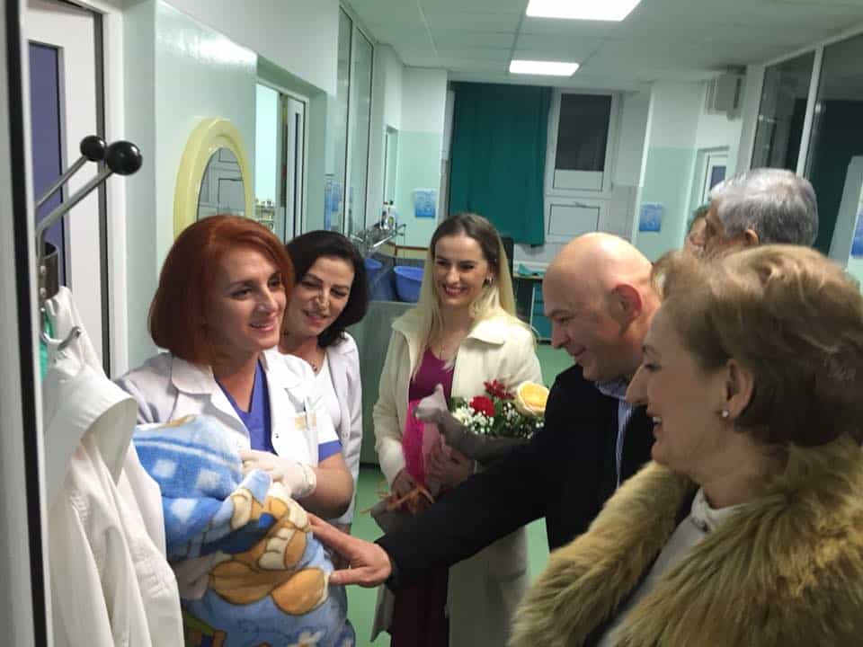 Në natën e ndërrimit te motmoteve, kryetari Gjini viziton institucionet vitale të Gjakovës