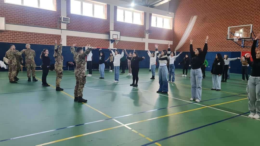 Mbahet trajnim për vetëmbrojtjen e vajzave