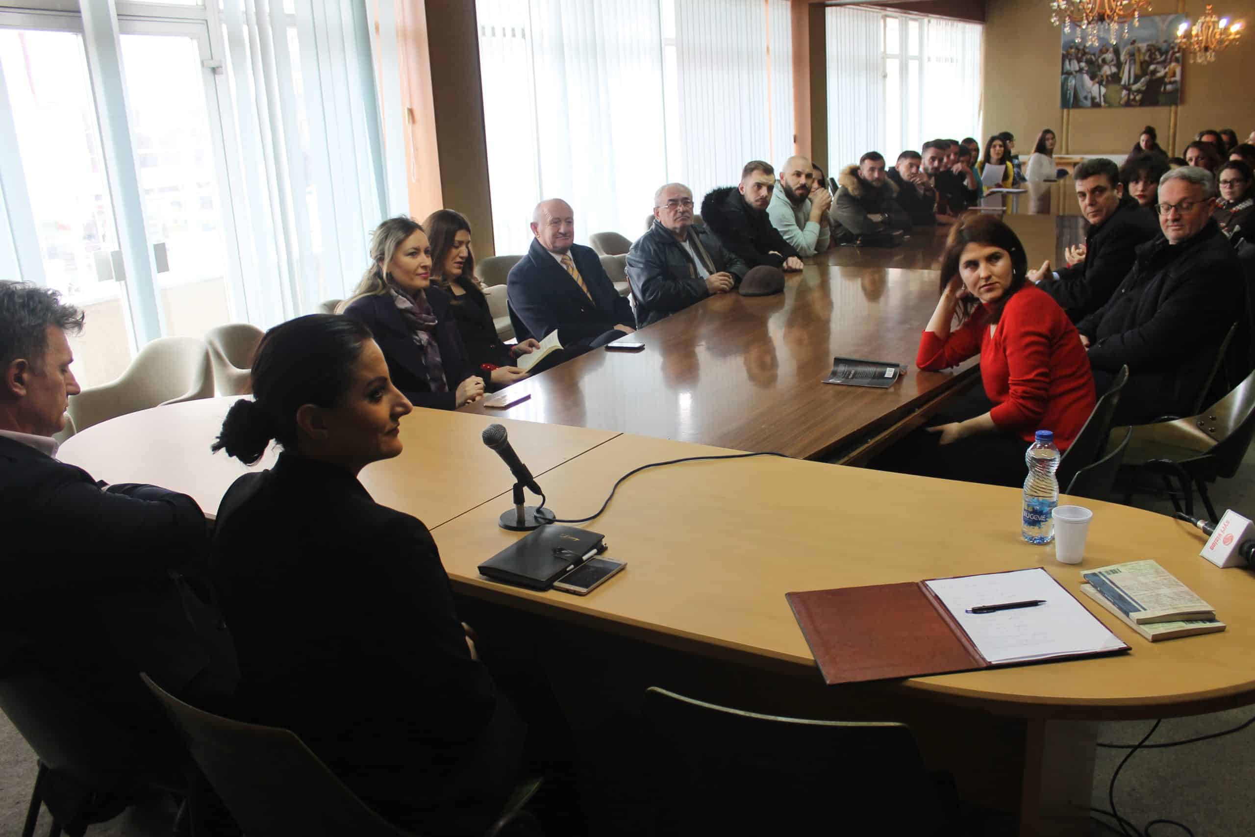 Poetët gjakovarë shënojnë 10 vjetorin e pavarësisë së Kosovës