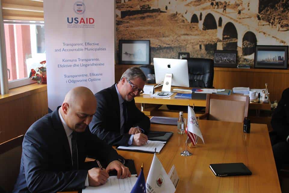 Komuna e Gjakovës dhe USAID-i nënshkruajnë Memorandum Mirëkuptimi