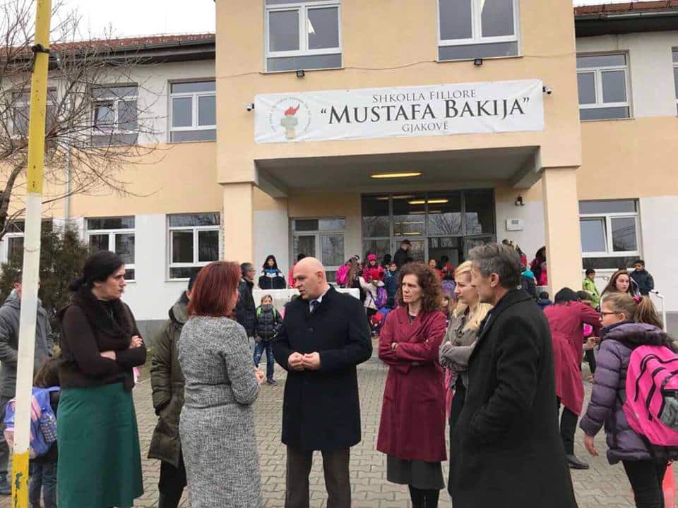 Kryetari Gjini viziton shkollat e Gjakovës