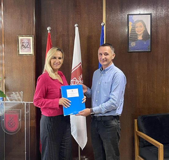 Drejtori Durim Halilaj zyrtarisht e ka dorëzuar tek kryesuesja Arbënesha Kuqi draftin e buxhetit komunal për vitin 2025