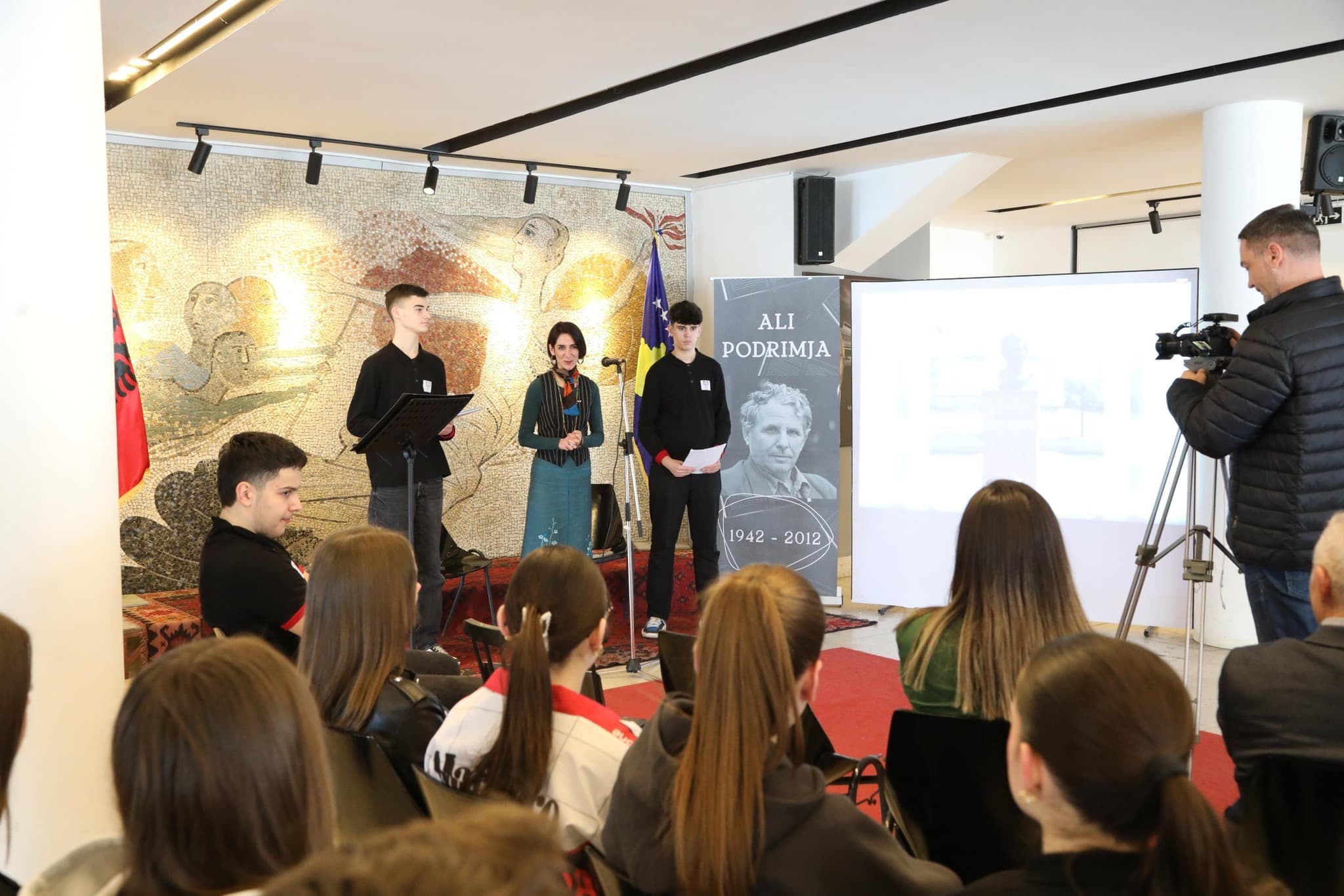 Në ditën botërore të poezisë Gjakova nderon poetin Ali Podrimja