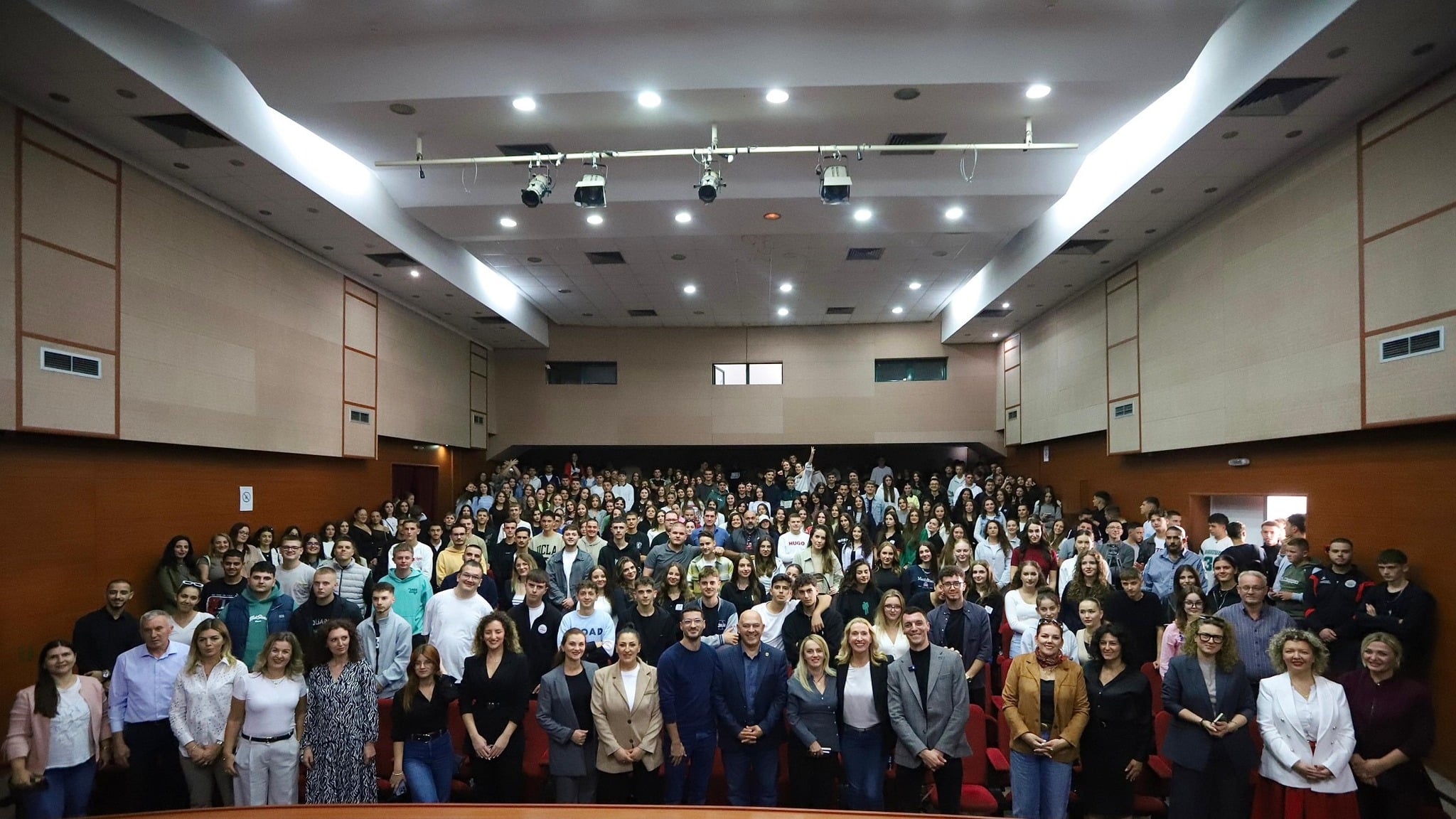 Gjakova pjesë e programit “Youth Empowered” për zhvillimin e të rinjve
