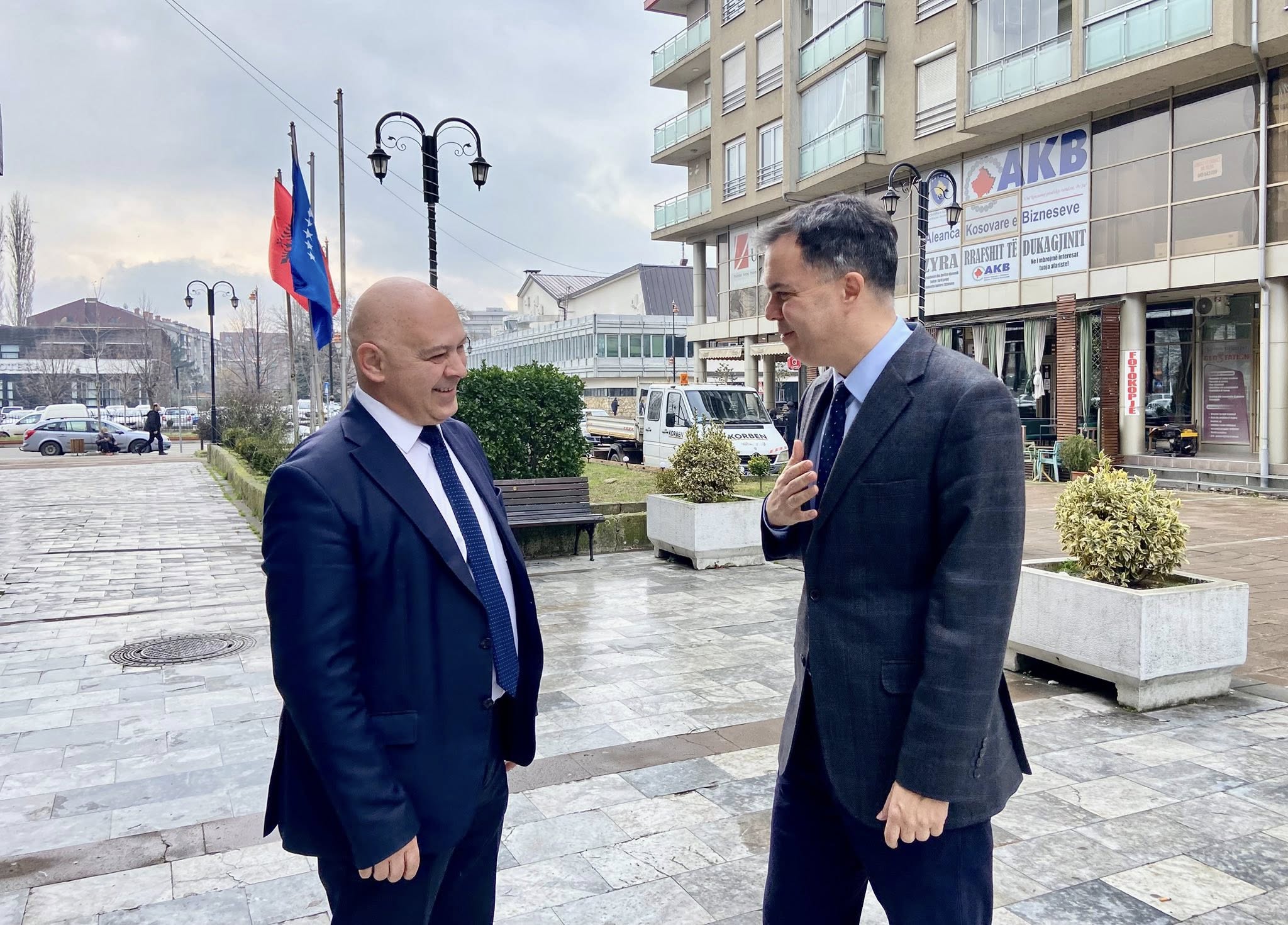 Kryetari Ardian Gjini priti në takim Ambasadorin e Hungarisë në Kosovë, László Dux